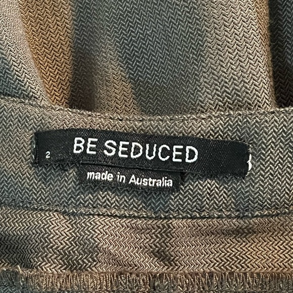 BE SEDUCED Dark Gray Mini Dress w Buckle Sz 2 - Picture 3 of 4